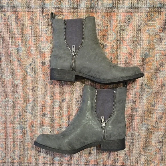 Women's Gray Suede Chelsea Ankle Boots with Side Zipper - Picture 2 of 5